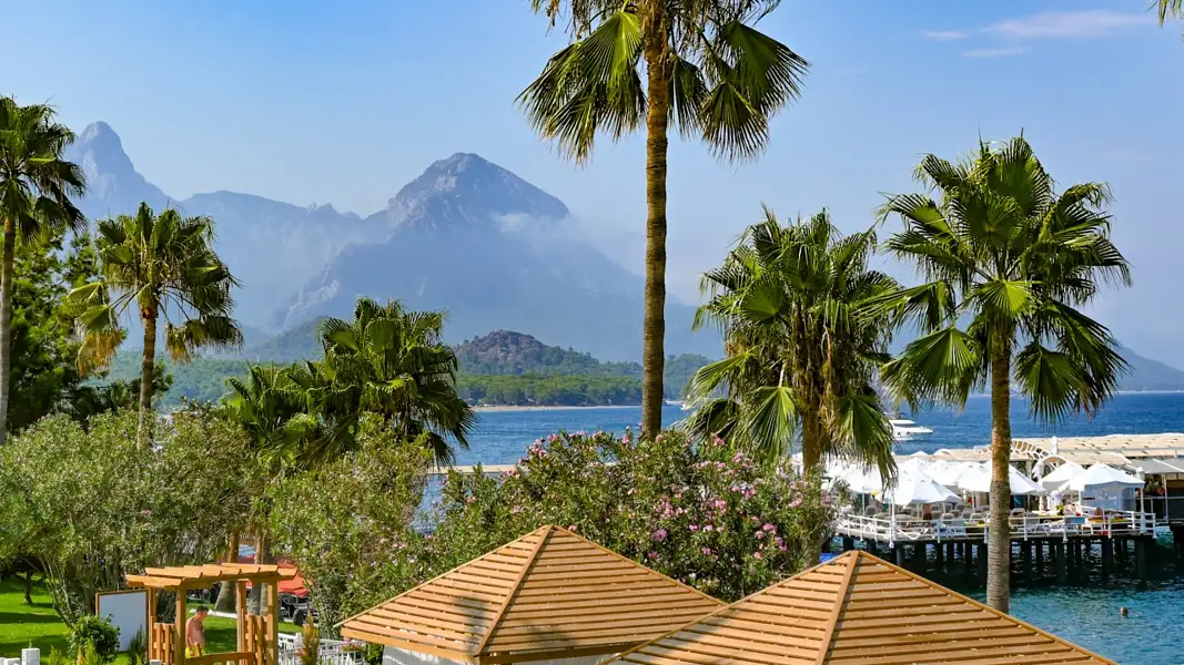 Antalya kıyılarından sonbahar