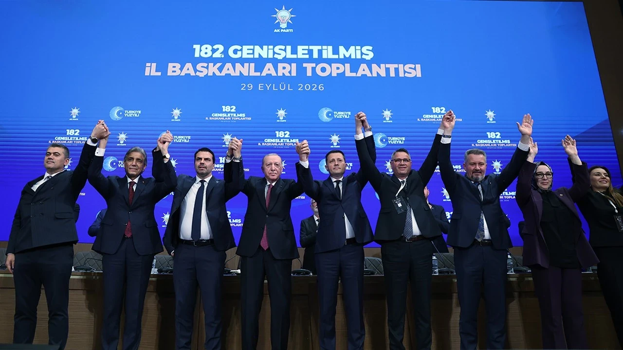 Dokuz belediye başkanı AK Parti’ye katıldı