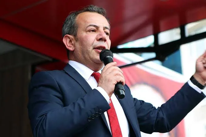 Tanju Özcan’dan Duruşmada Dikkat Çeken Sözler: “Evdeki Kedi Gibi Oturacağım”