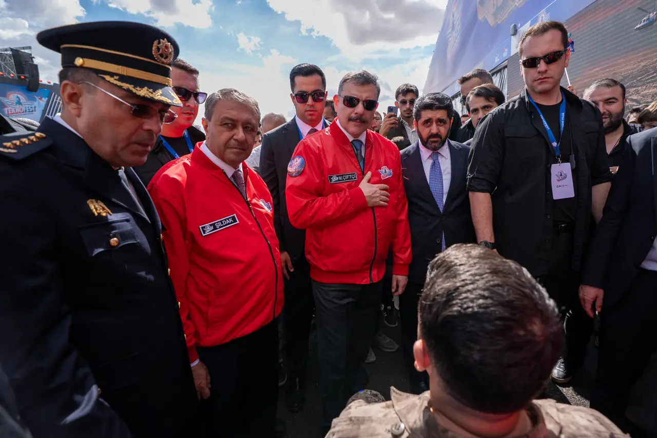 Bakan Çiftçi Urfa’da Kırmızı Işıkta Bekledi